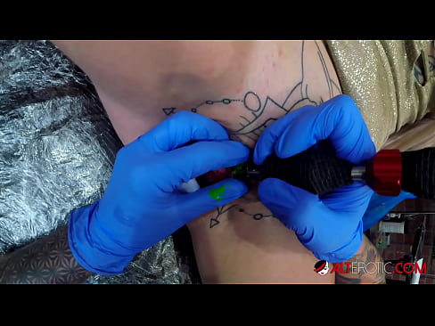 ❤️ Itin tatuiruota karšta Sully Savage gavo tatuiruotę ant savo klitorio Super porno prie mūsų lt.pornsos-com.ru ❌️